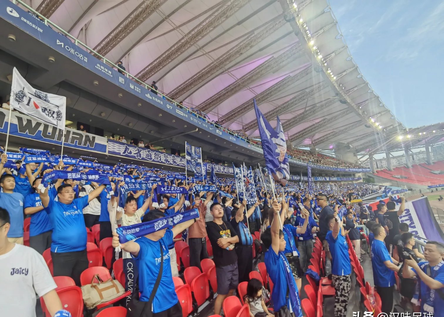 KAIYUN SPORTS-欧联倒计时,上海海港冲刺阶段刷新队史纪录,细节引发关注,气氛紧张,临场指挥获称赞(上海海港vs中央海岸)