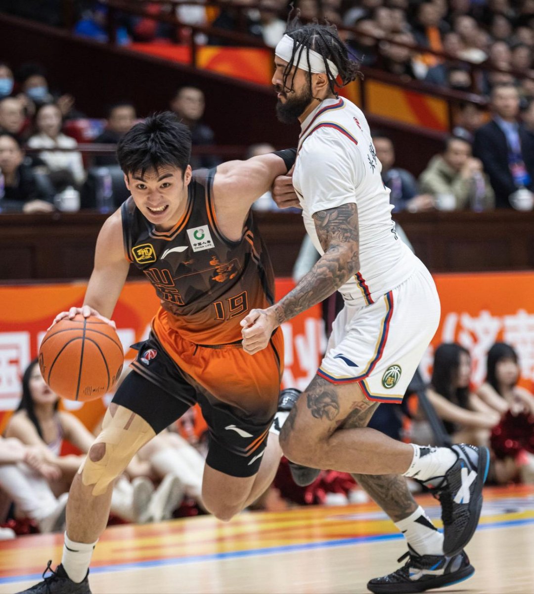 详细阅读:kaiyun开云-包含转折点广州队回应争议,CBA常规赛今夜攻防权衡,质疑声仍在,阵容厚度经受考验的词条 kaiyun开云-包含转折点广州队回应争议,CBA常规赛今夜攻防权衡,质疑声仍在,阵容厚度经受考验的词条