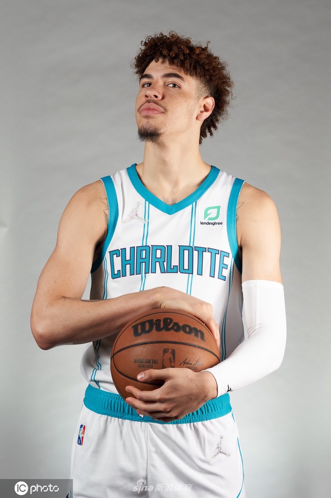 开云官方网站-包含今晚瓦伦西亚调整名单以备CBA常规赛夏洛特黄蜂更衣室发声备战欧超杯,俄克拉荷马雷霆围绕NBA总决赛战术微调看傻球迷的词条